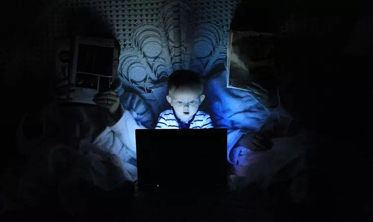 如何对抗数字媒体带来的负面影响，评论者呼吁找回“人性”