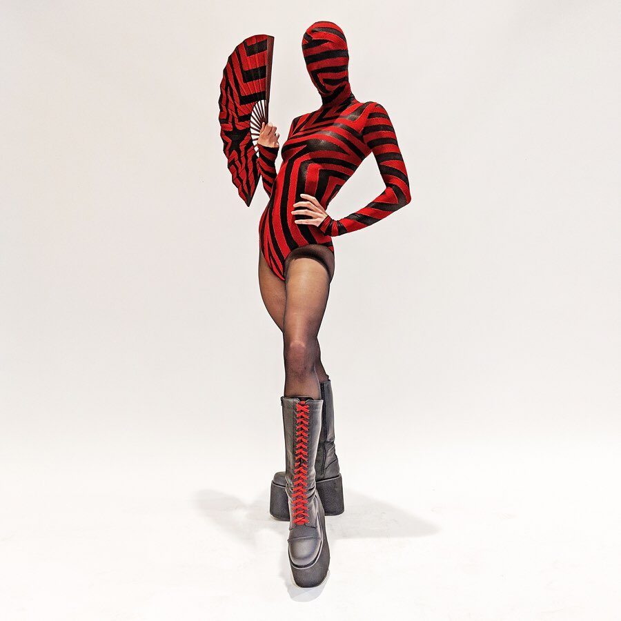 英国先锋设计师 Gareth Pugh 重归同名品牌，其“极简风格”或将在后疫情时代再度兴起